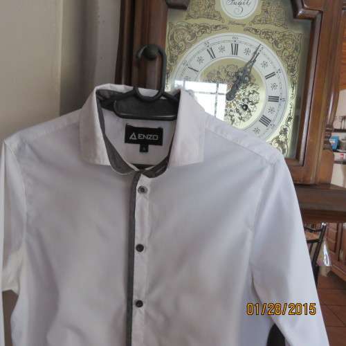 Smart ENZO men`s white long sleeve shirt with grey edging and elbow patches. Size S - 94cm chest.