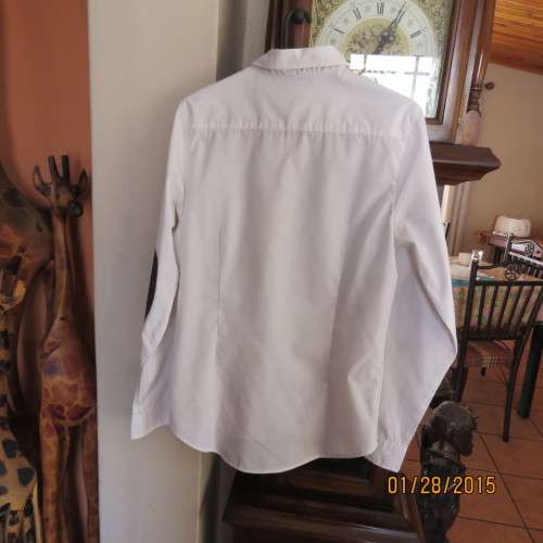 Smart ENZO men`s white long sleeve shirt with grey edging and elbow patches. Size S - 94cm chest.