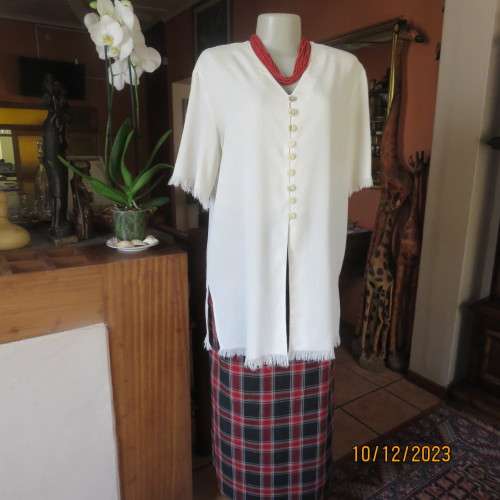 High quality light cream RAOUL size 40/16 long short sleeve top. Fringed hems. Partly button down.