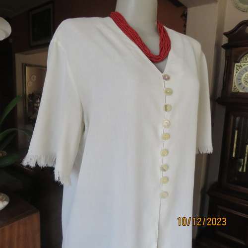 High quality light cream RAOUL size 40/16 long short sleeve top. Fringed hems. Partly button down.