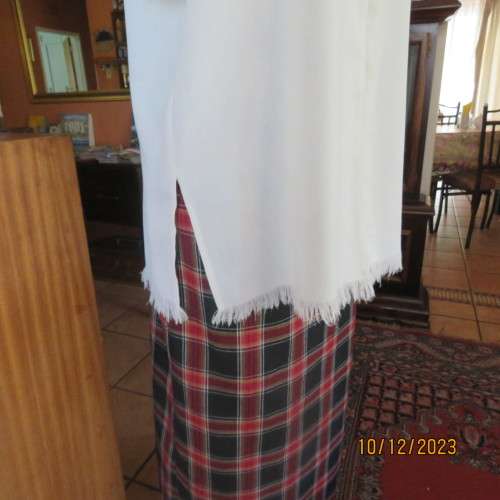 High quality light cream RAOUL size 40/16 long short sleeve top. Fringed hems. Partly button down.