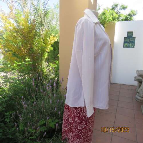 Smart white long sleeve polyester stretch top. Button down /open collar. Embossed stripes. Size 36.
