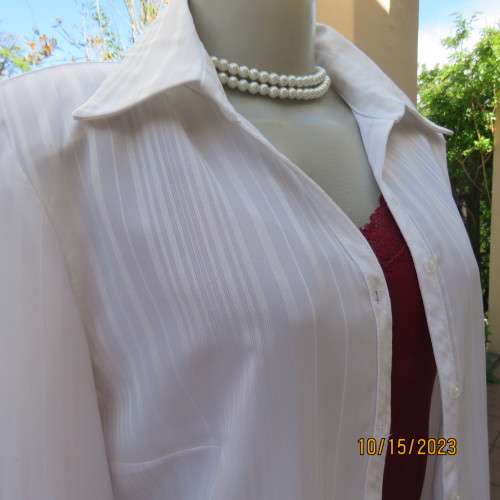 Smart white long sleeve polyester stretch top. Button down /open collar. Embossed stripes. Size 36.