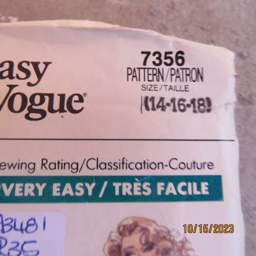 Very Easy Very VOGUE sewing pattern for dress and bolero. Sizes 32 to 42. Good condition
