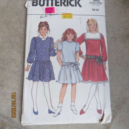 BUTTERICK sewing pattern for teens dress. Ages 7 to 14. Very good condition. 3042