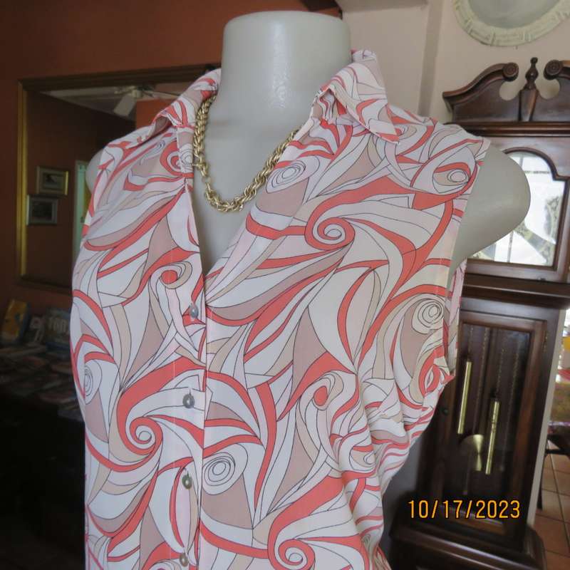 Totally on trend sleeveless WOOLWORTHS button down top with open collar. Size 35/11. New cond.