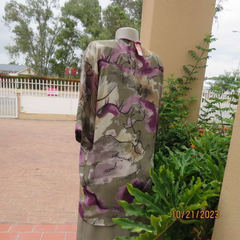 AVANT GARDE long top in creased polyester. In purple,beige and green. Size 35/11.As new.
