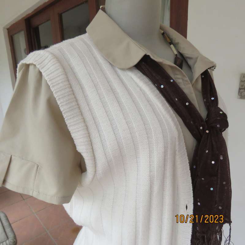 Handy acrylic knit cream sleeveless vintage cardigan. Wide rib stitch.Size 36 by PRINCESS.