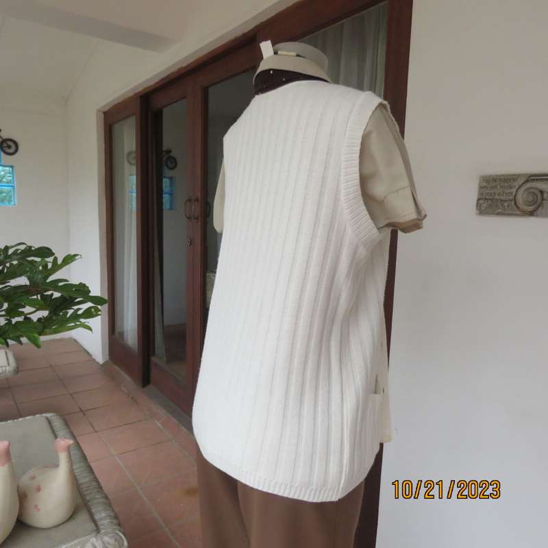 Handy acrylic knit cream sleeveless vintage cardigan. Wide rib stitch.Size 36 by PRINCESS.