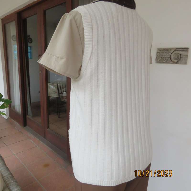 Handy acrylic knit cream sleeveless vintage cardigan. Wide rib stitch.Size 36 by PRINCESS.