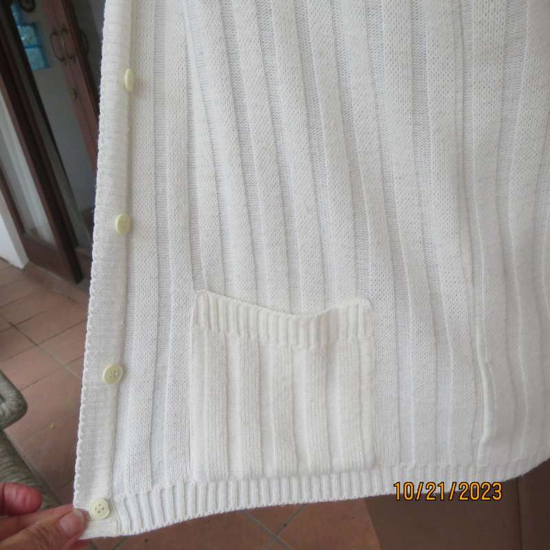 Handy acrylic knit cream sleeveless vintage cardigan. Wide rib stitch.Size 36 by PRINCESS.