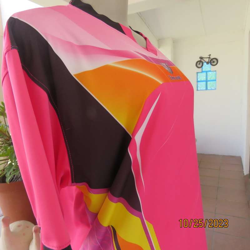 New TITAN ZONE sports slip over top in stretch polyester. Pink/yellow/black. Size 42/18. V neck.