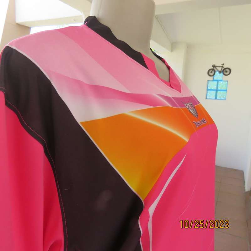 New TITAN ZONE sports slip over top in stretch polyester. Pink/yellow/black. Size 42/18. V neck.