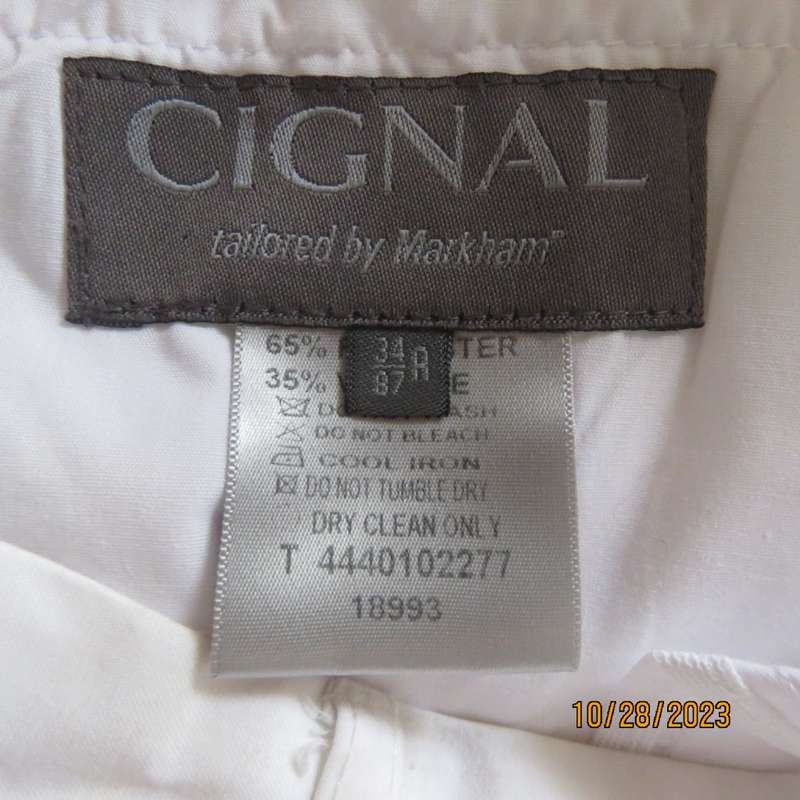Men`s white summer pants by CIGNAL (Markham) size 34/87cm. Flat front. Used once.Brand new cond.