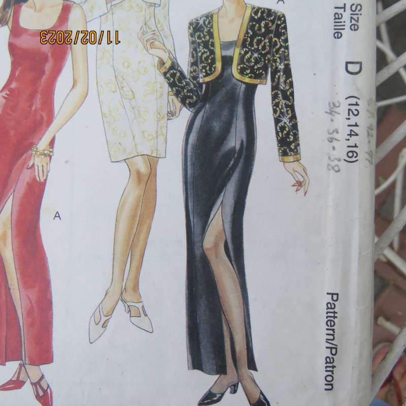 Easy McCall`s sewing pattern 7440 in size 6 to 22 in 10 pieces. Good condition