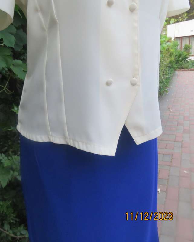 Amazing feminine rich cream silky poly double breast blouse. Embroidered collar.Size 37/13.New cond.