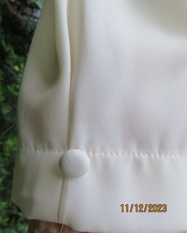 Amazing feminine rich cream silky poly double breast blouse. Embroidered collar.Size 37/13.New cond.