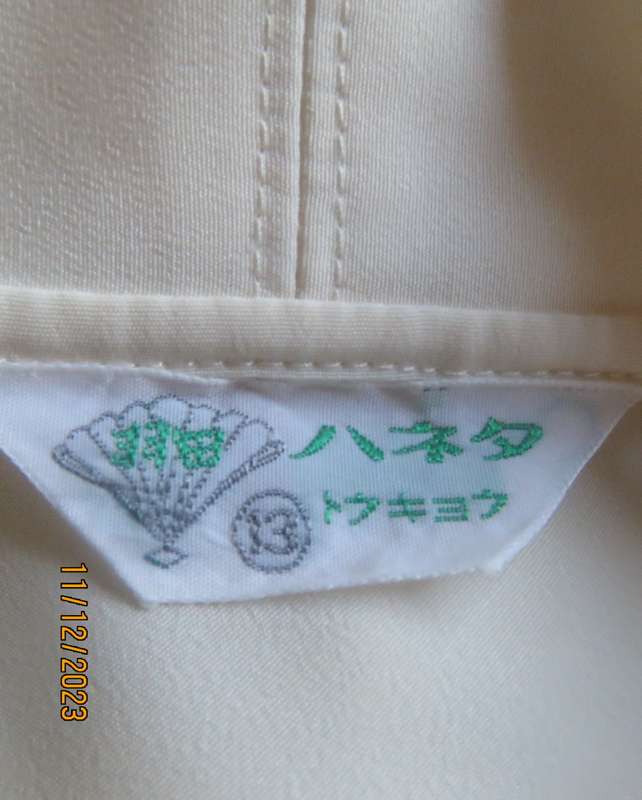 Amazing feminine rich cream silky poly double breast blouse. Embroidered collar.Size 37/13.New cond.