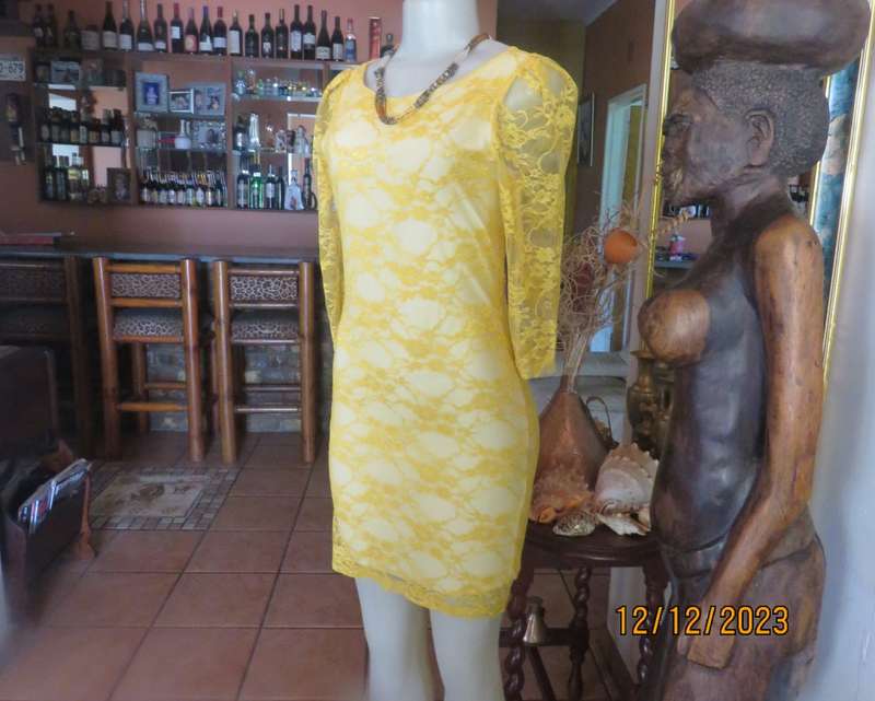Luxury romantic canary yellow/glitter acrylic lace mini lined dress. Size 32/8 by DRAMAQUEEN. New