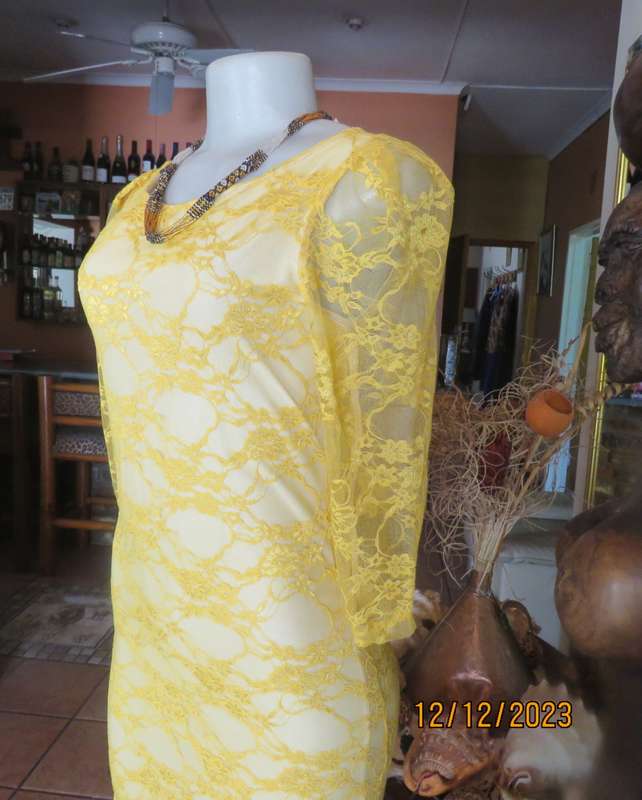 Luxury romantic canary yellow/glitter acrylic lace mini lined dress. Size 32/8 by DRAMAQUEEN. New