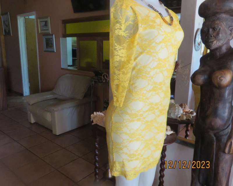 Luxury romantic canary yellow/glitter acrylic lace mini lined dress. Size 32/8 by DRAMAQUEEN. New
