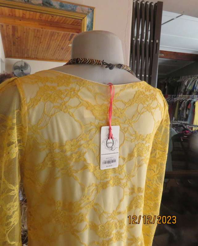 Luxury romantic canary yellow/glitter acrylic lace mini lined dress. Size 32/8 by DRAMAQUEEN. New