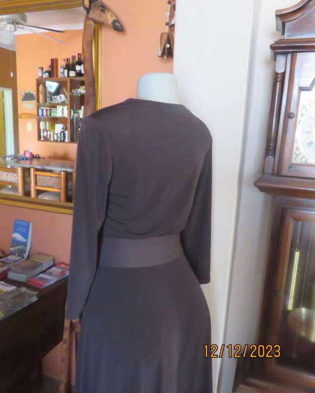 Figure fitting high quality DANIEL HECHTER choc brown stretch poly dress. Size 36. Flare bottom.