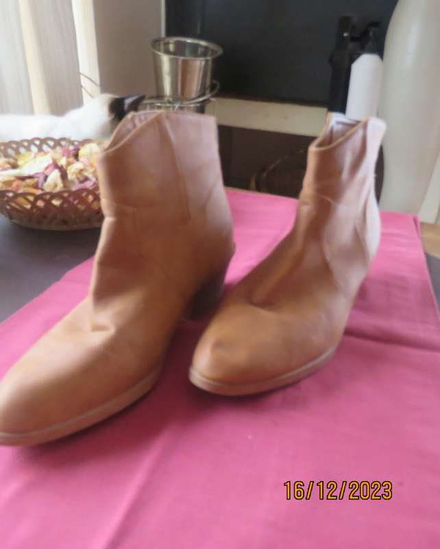 Pair of tan colour ankle boots size 6 by MRP. With comfy cuban heels. Zips at back. New condition