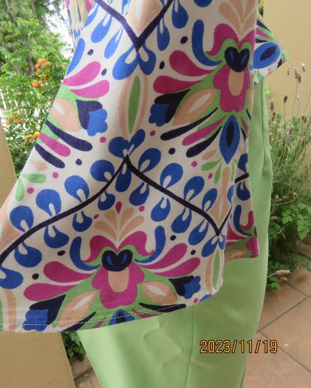 Chic long bell sleeve colourfull cropped top. Low V with flare peplum. By ZARA size 36. New cond.