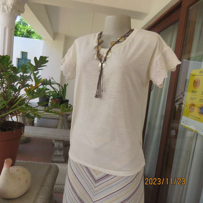 Sweet casual cream slip over polyester stretch top with tiny cut on sleeves/lace.By RED size 36. New