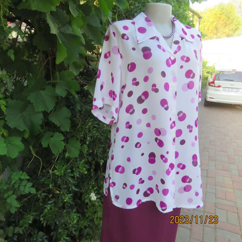 Notice me white sheer polyester short sleeve top with purple dots. Size 42/18.Button down. As new.