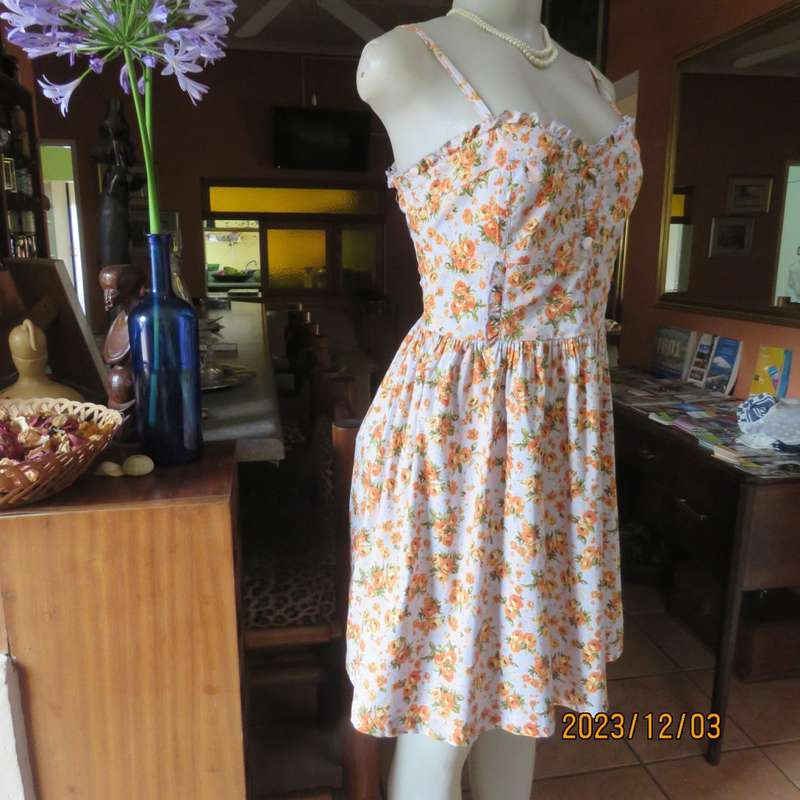 Cool pale blue dress with crimson posies in stretch cotton. Adjustable straps. Size 38 by VILIAN.