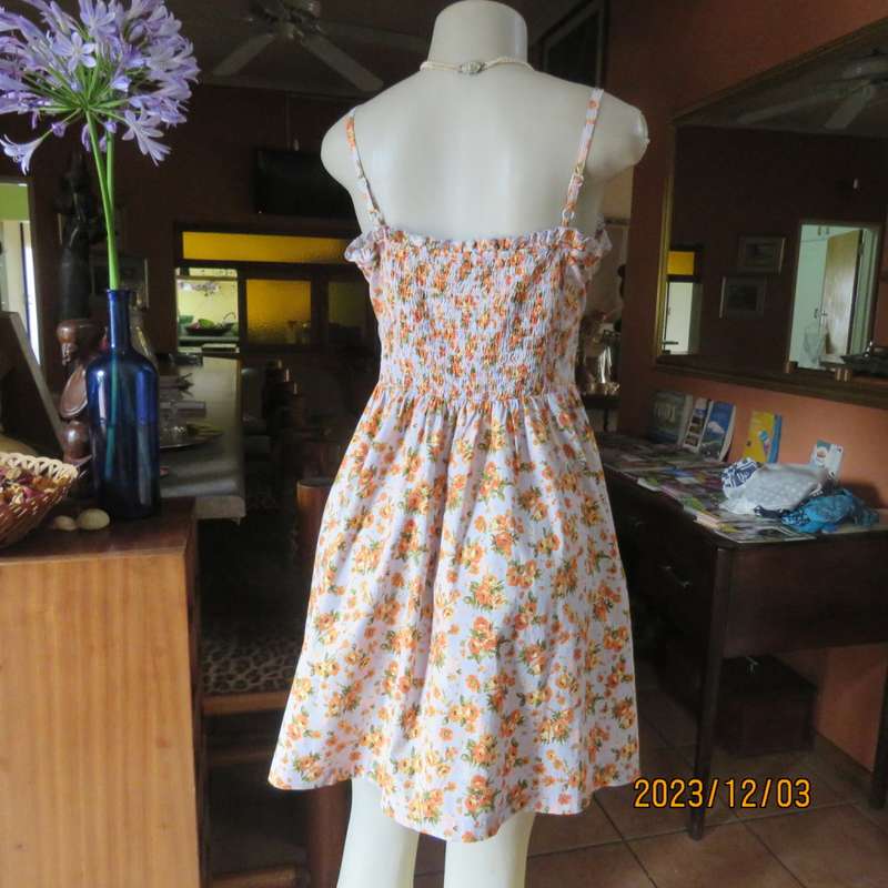 Cool pale blue dress with crimson posies in stretch cotton. Adjustable straps. Size 38 by VILIAN.