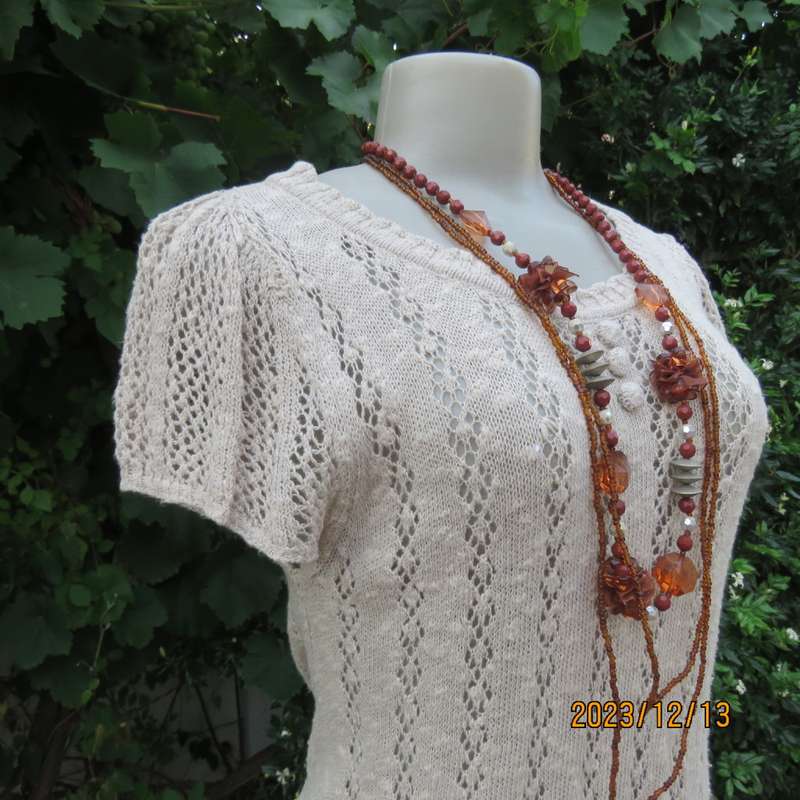 Stunning ecru colour cotton/acrylic/mohair lace knitted capped sleeve top by MACA. Size 36/38.As new
