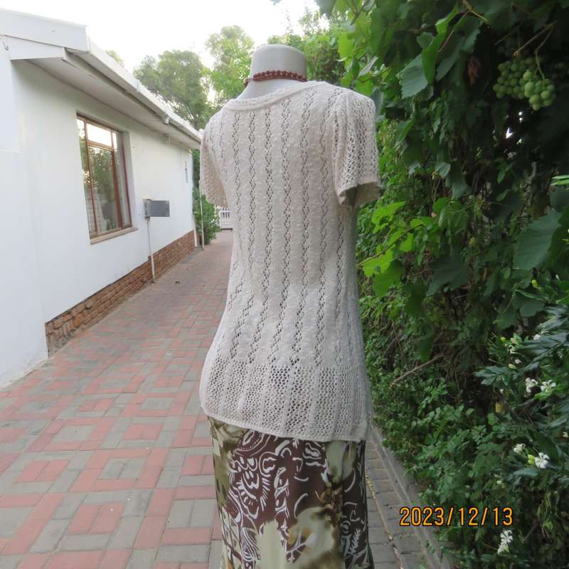 Stunning ecru colour cotton/acrylic/mohair lace knitted capped sleeve top by MACA. Size 36/38.As new