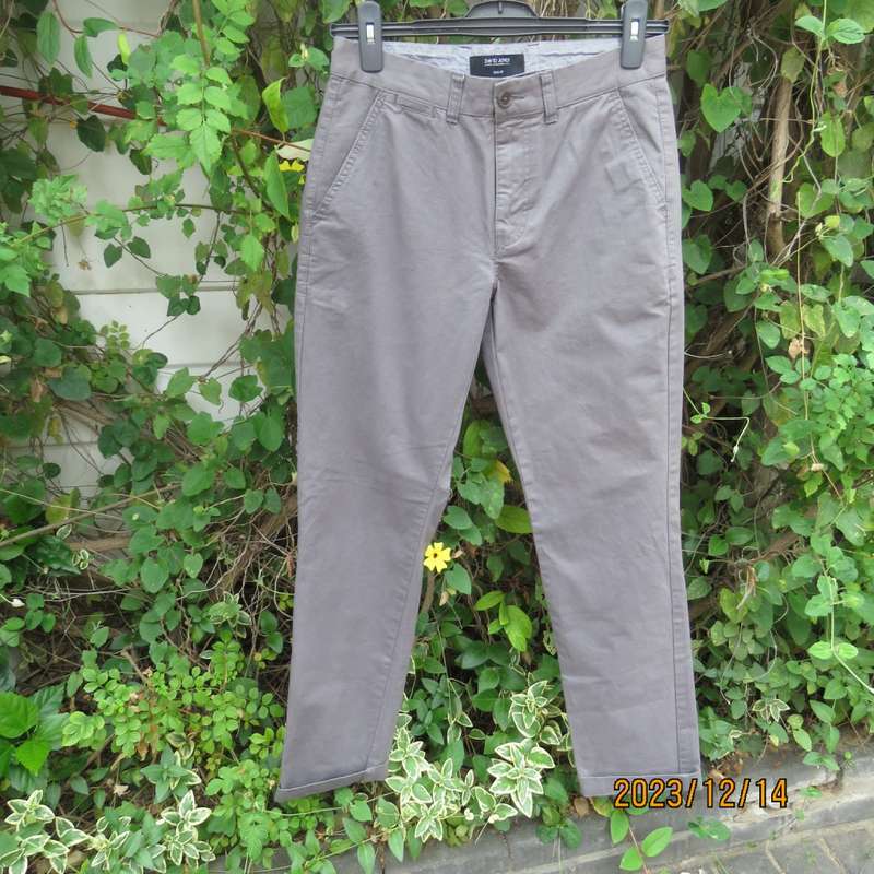 As new Men`s DAVID JONES slim fit 100% cotton grey pants. Pockets back/sides. Turnovers. Worn once.