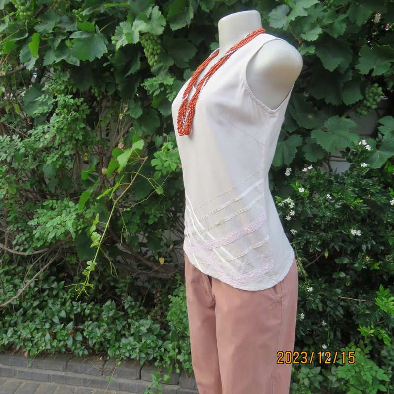 Sweet ecru colour V neck slip over linen/cotton blend top. Lace/ribbon front decoration. Size 34.