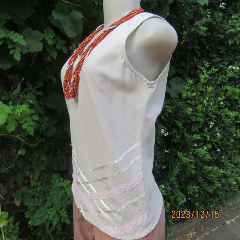Sweet ecru colour V neck slip over linen/cotton blend top. Lace/ribbon front decoration. Size 34.
