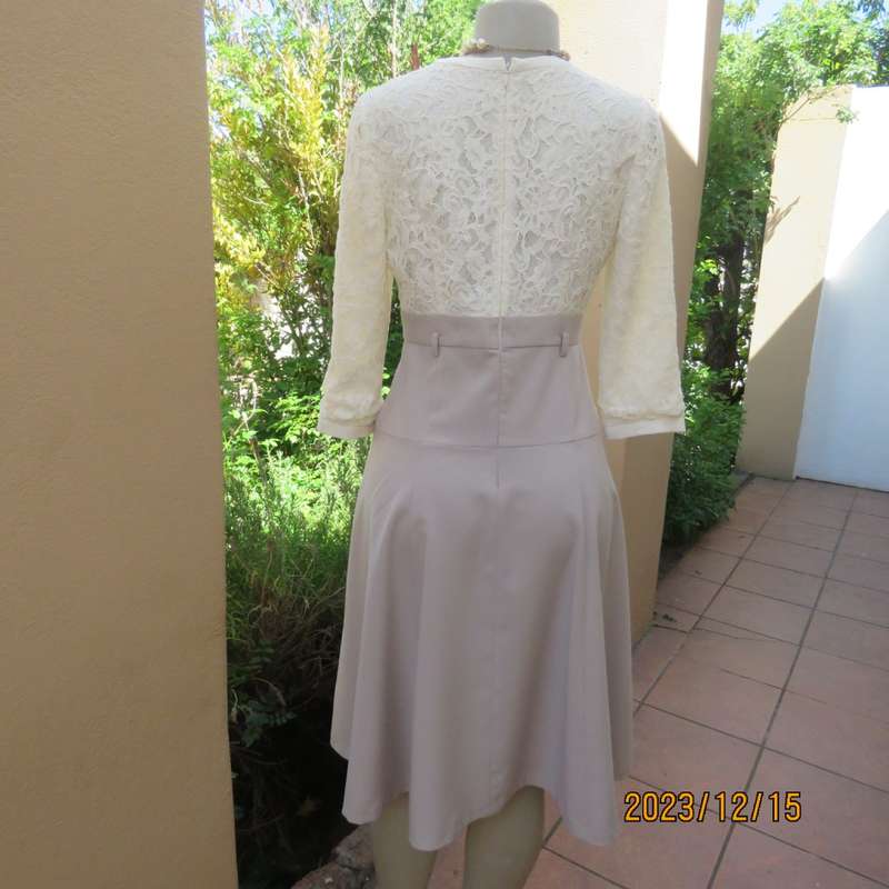 Absolute amazing formal dress with cream acrylic lace top/ecru poly/viscose A Line bottom.Size 35/11