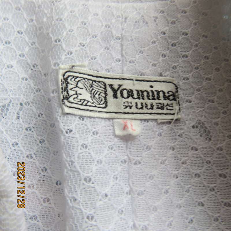 Stunning snow white long sleeve lace jacket by YOUNINA size 36. Brand new condition. One button.