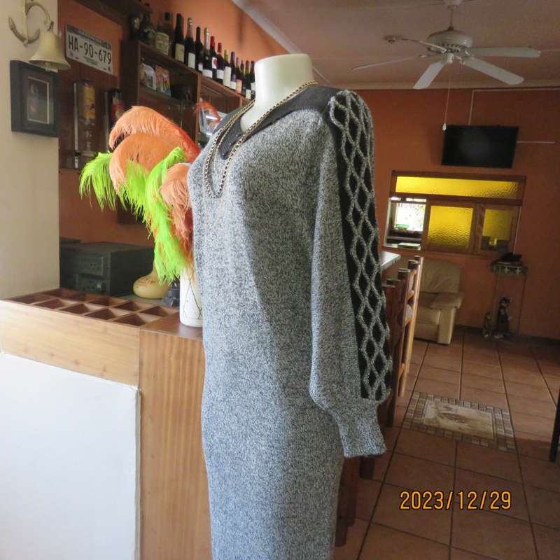 Go for effortless style. Wool/acrylic/cotton blend low calf  knitted dress. By FUJIKI size 34.As new