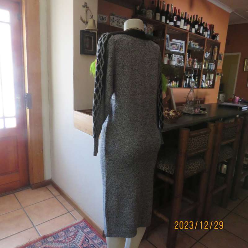 Go for effortless style. Wool/acrylic/cotton blend low calf  knitted dress. By FUJIKI size 34.As new