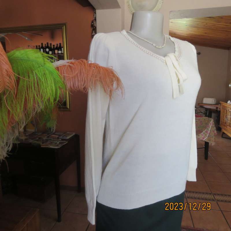 Soft rich cream acrylic/mohair blend pullover knitted cardigan by SOUP size 34/10. Pearl decorated.