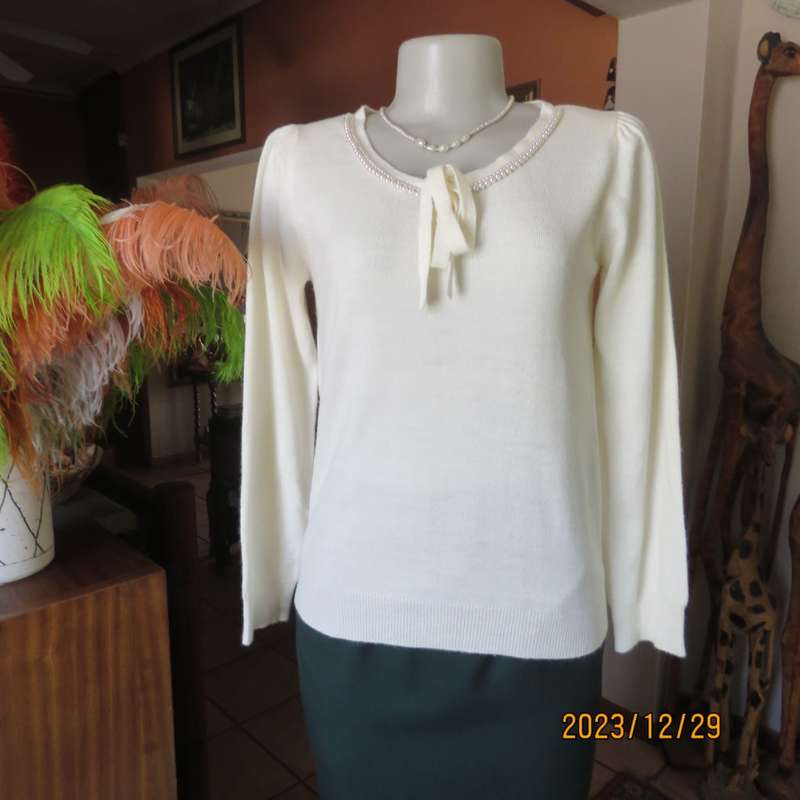 Soft rich cream acrylic/mohair blend pullover knitted cardigan by SOUP size 34/10. Pearl decorated.