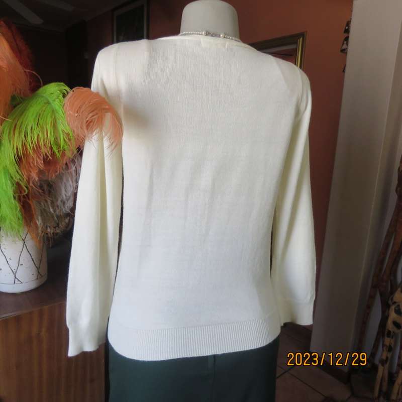 Soft rich cream acrylic/mohair blend pullover knitted cardigan by SOUP size 34/10. Pearl decorated.