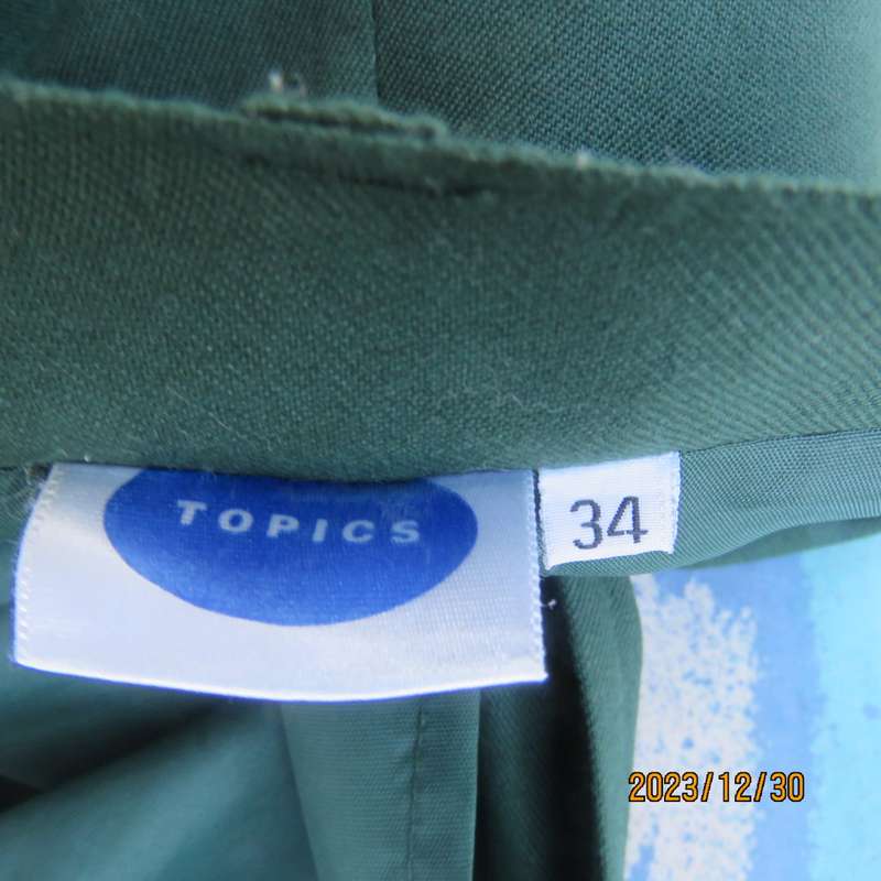 Elegant fully lined ankle lenght bottle green pencil skirt. Viscose/poly blend. TOPICS 34. As new