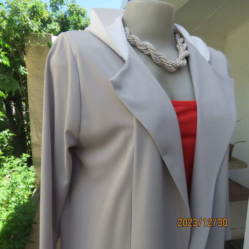 Fashion silver grey open coat in silver grey stretch poly with white hood. By BOU JELOUD size 34.