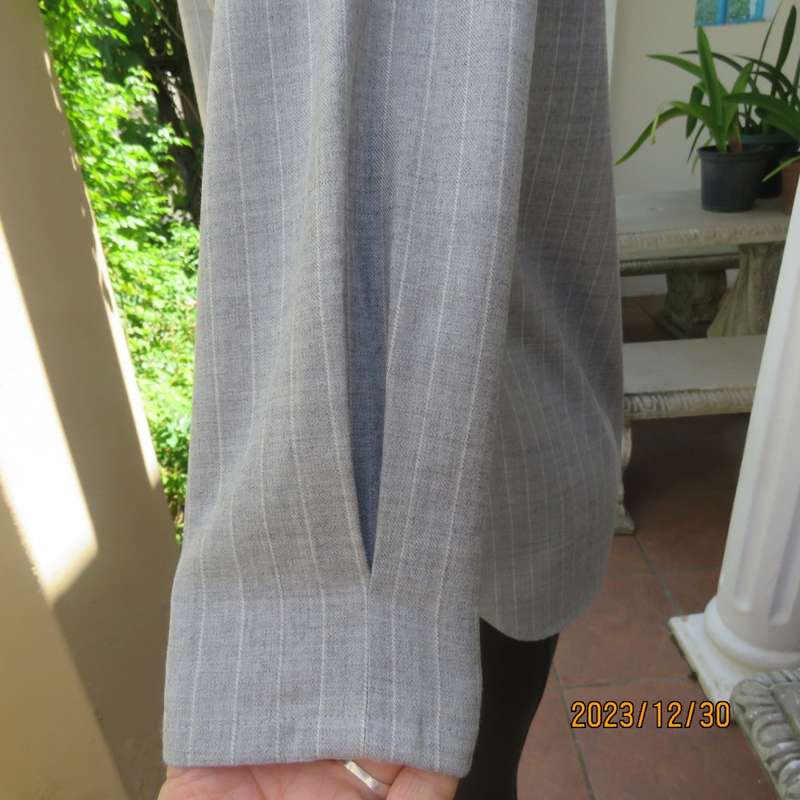 Unique silvergrey/white vertical striped top by ADAM ET ROPE from Japan size 34. Excellent quality.