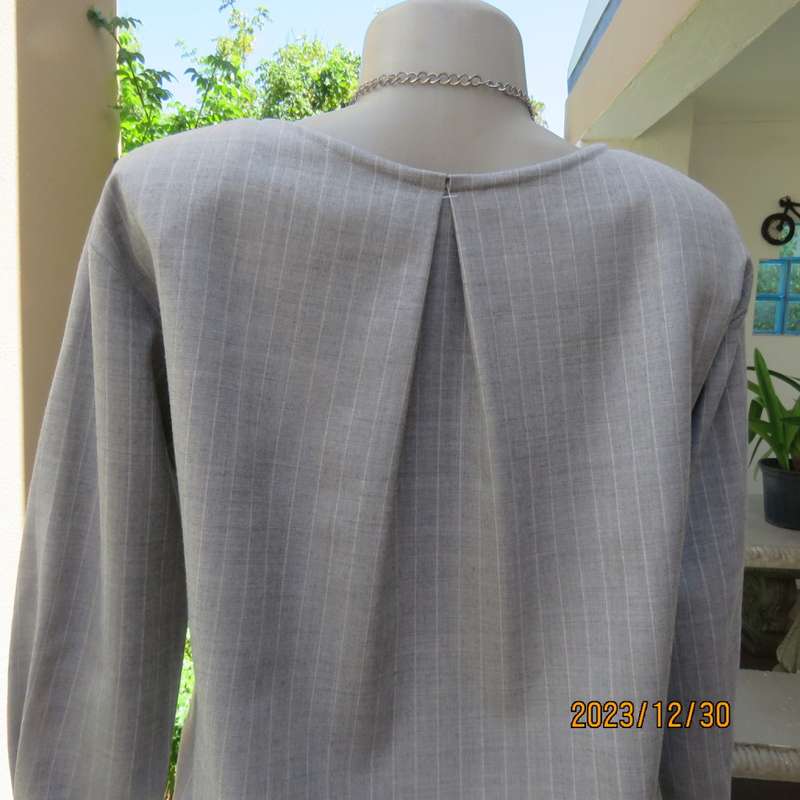 Unique silvergrey/white vertical striped top by ADAM ET ROPE from Japan size 34. Excellent quality.