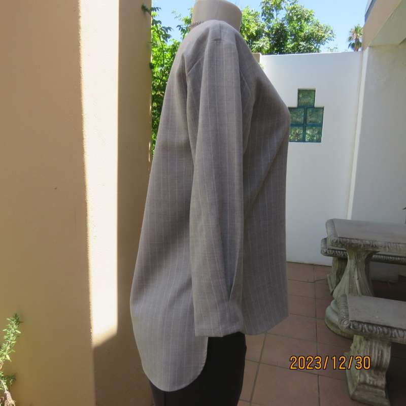 Unique silvergrey/white vertical striped top by ADAM ET ROPE from Japan size 34. Excellent quality.